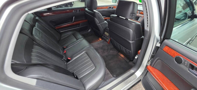 2005 Volkswagen Phaeton V8