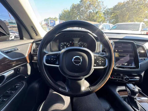 2016 Volvo XC90 T6 Momentum