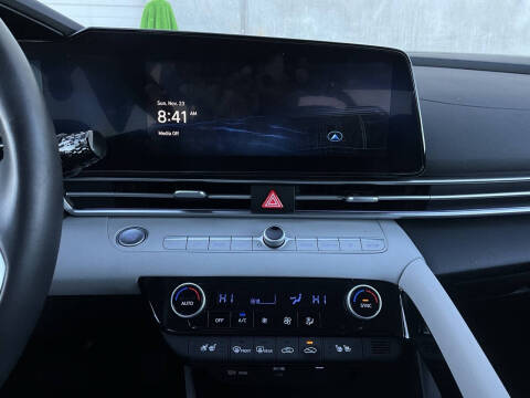 2025 Hyundai Elantra Hybrid Limited