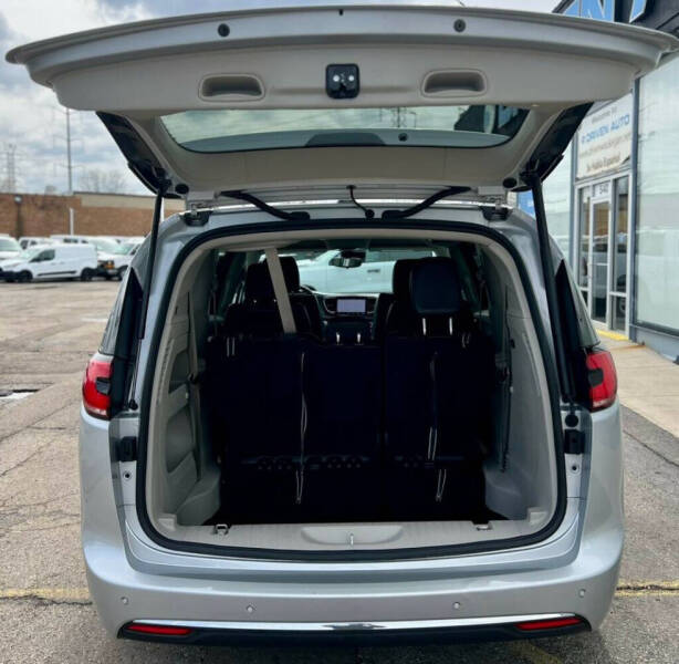 2024 Chrysler Pacifica Touring L