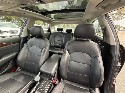 2017 Kia Cadenza Premium