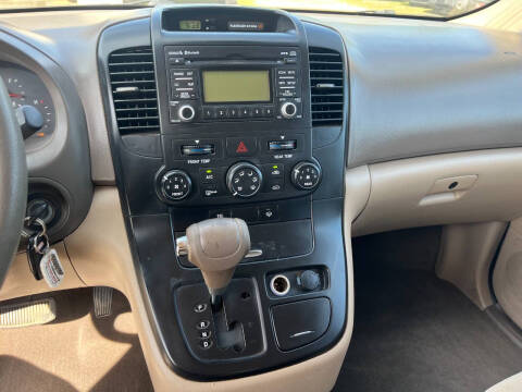 2011 Kia Sedona LX