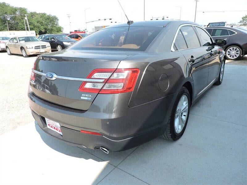 2015 Ford Taurus SEL