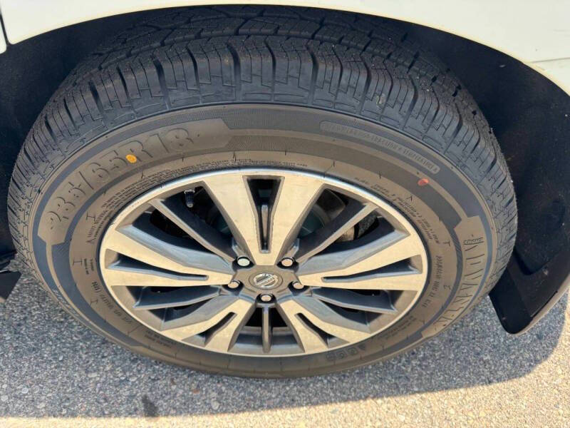2017 Nissan Pathfinder SL