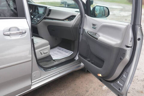 2015 Toyota Sienna XLE 8-Passenger