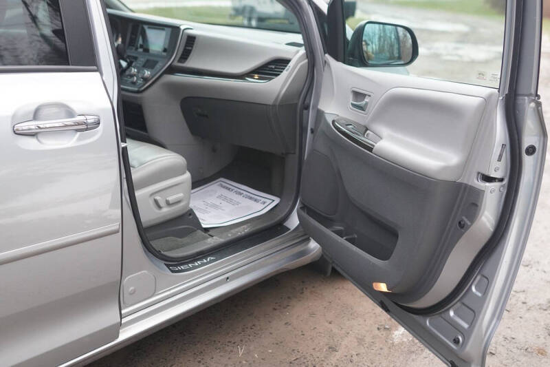 2015 Toyota Sienna XLE 8-Passenger