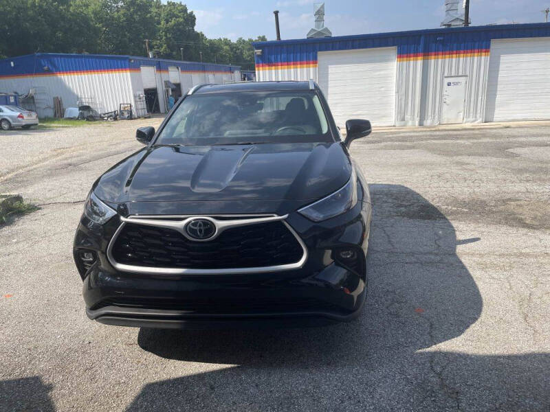 2024 Toyota Highlander XLE's photo