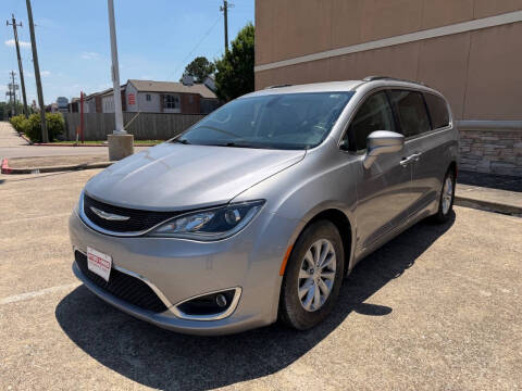 2017 Chrysler Pacifica Touring-L