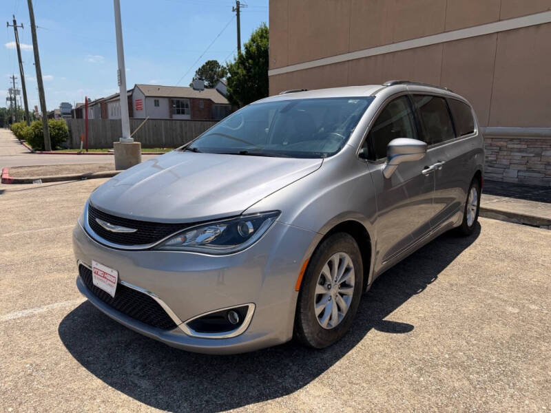 2017 Chrysler Pacifica Touring-L