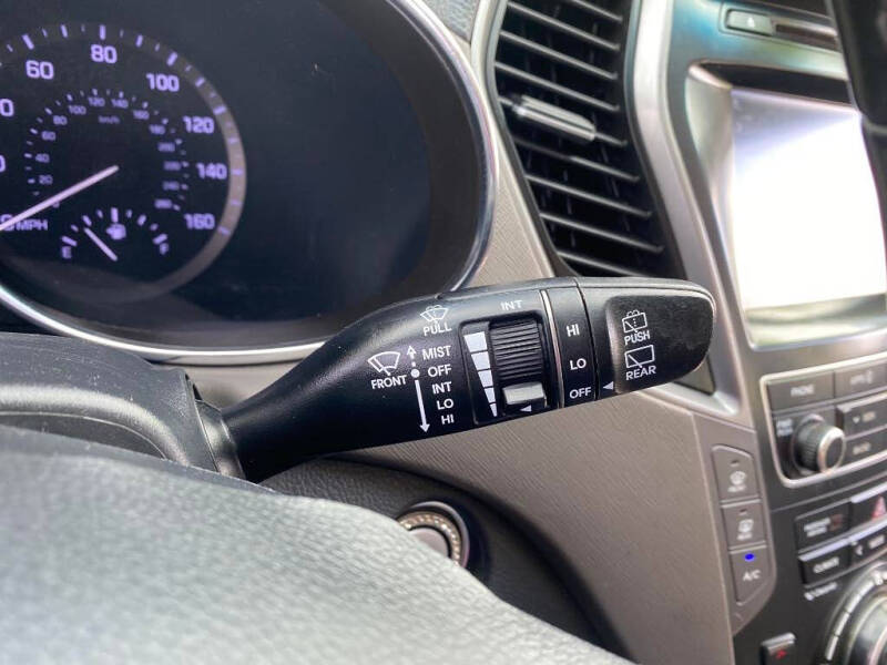 2017 Hyundai Santa Fe SE