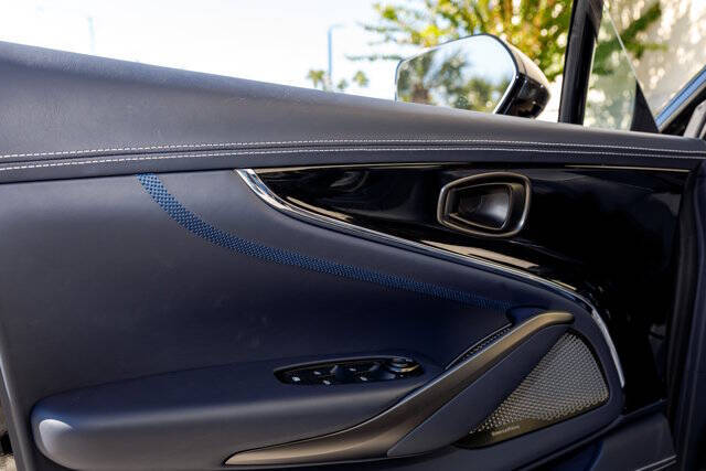 2025 Aston Martin DBX 707