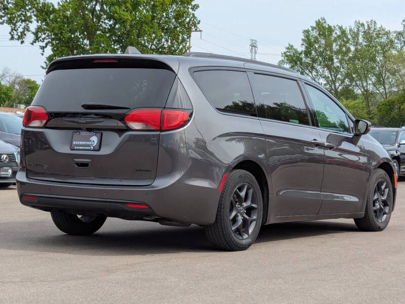 2020 Chrysler Pacifica Limited Red S