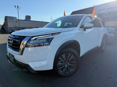 2024 Nissan Pathfinder SV