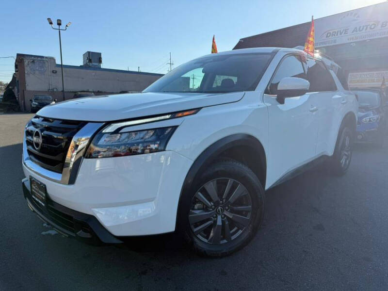 2024 Nissan Pathfinder SV