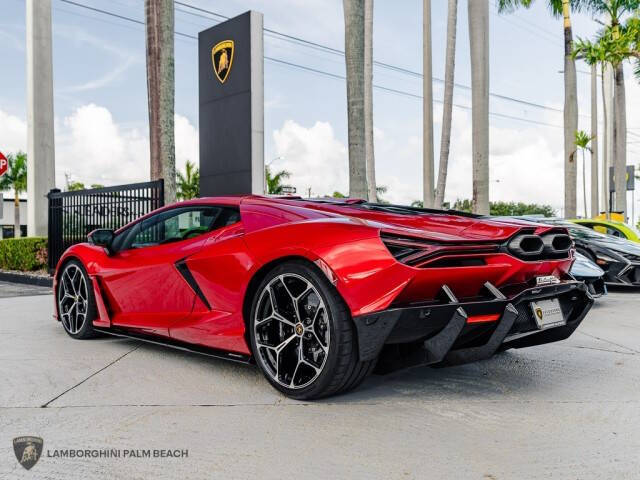 2025 Lamborghini Revuelto