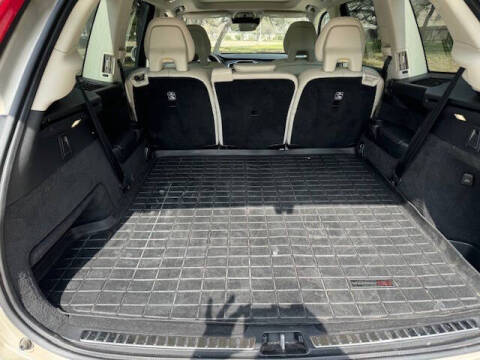 2016 Volvo XC90 T6 Momentum