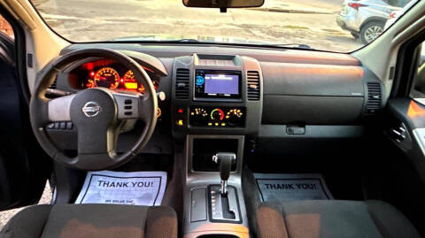 2005 Nissan Pathfinder LE