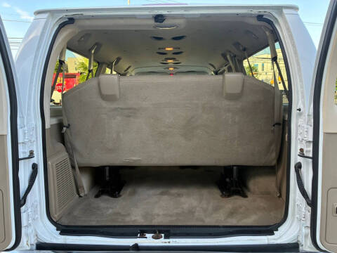 2013 Ford E-Series E-350 SD XLT