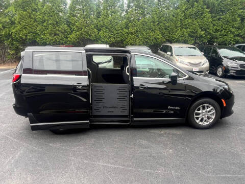 2024 Chrysler Voyager LX