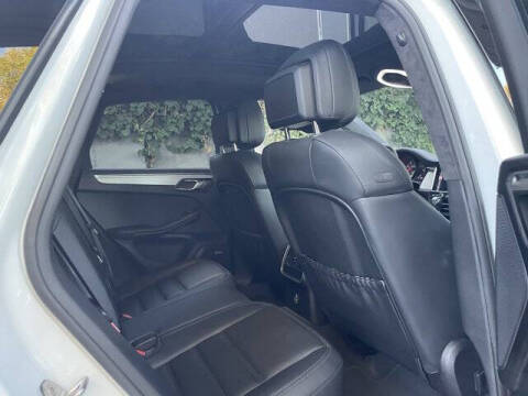 2020 Porsche Macan Turbo