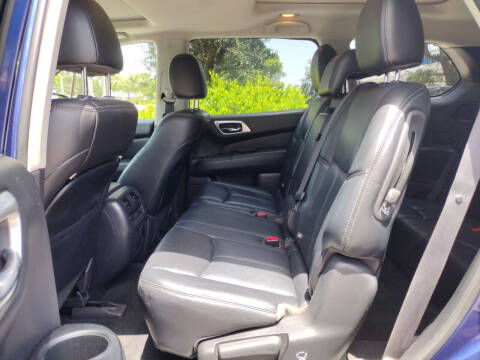 2017 Nissan Pathfinder SL