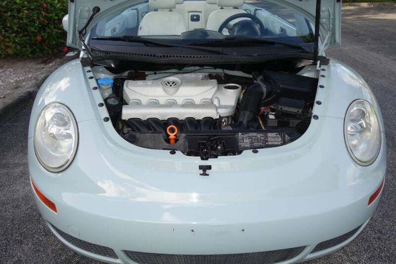 2010 Volkswagen New Beetle Convertible Final Edition