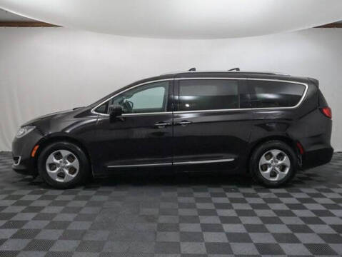 2017 Chrysler Pacifica Touring-L Plus
