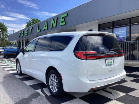 2024 Chrysler Pacifica Touring L
