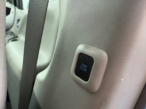 2017 Toyota Sienna XLE 8-Passenger