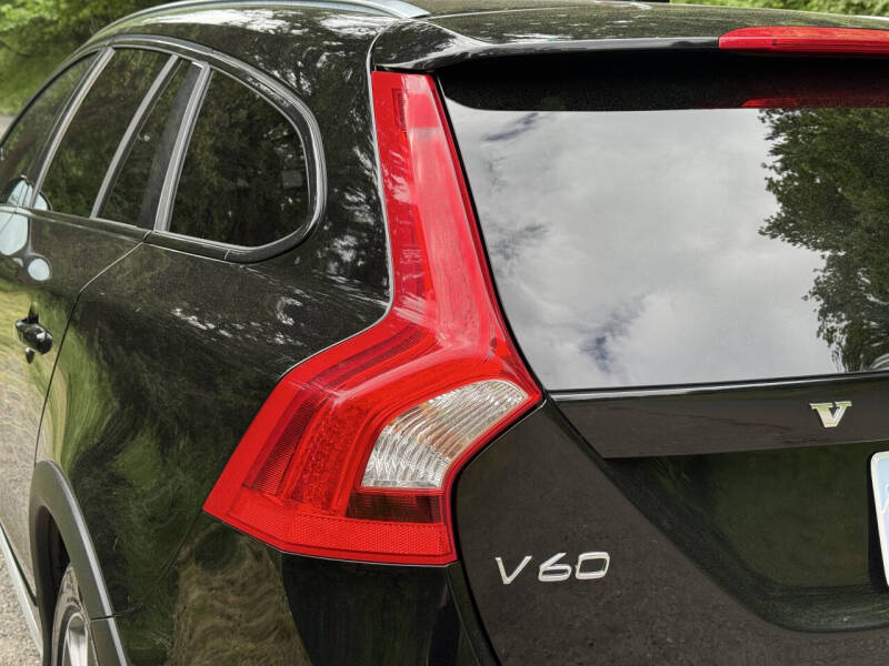 2015 Volvo V60 Cross Country T5