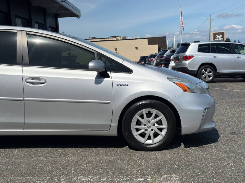2014 Toyota Prius v Three
