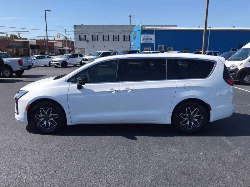 2027 Chrysler Pacifica Limited
