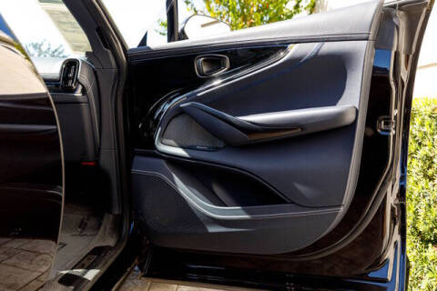 2025 Aston Martin DBX 707