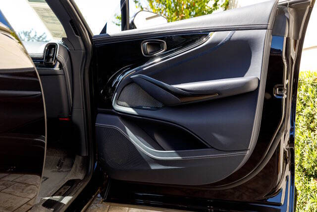 2025 Aston Martin DBX 707