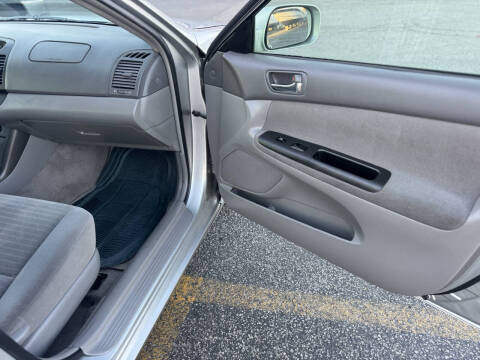 2005 Toyota Camry LE V6