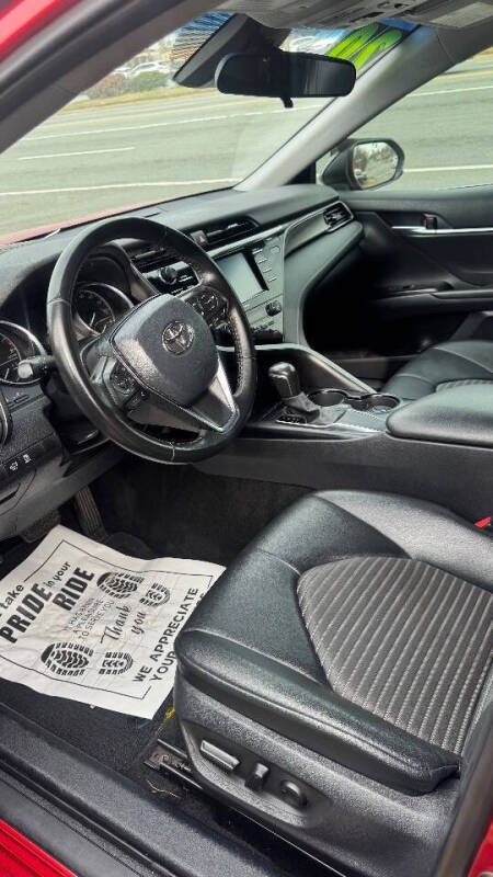 2020 Toyota Camry SE