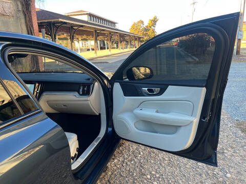 2024 Volvo S60 B5 Plus Dark Theme