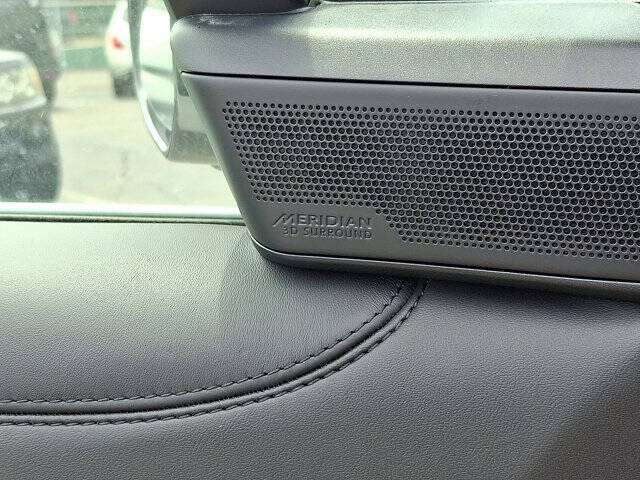 2025 Land Rover Range Rover P550e SE