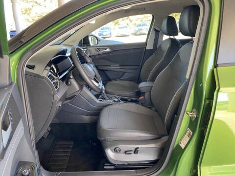 2025 Volkswagen Taos SE Black 4Motion