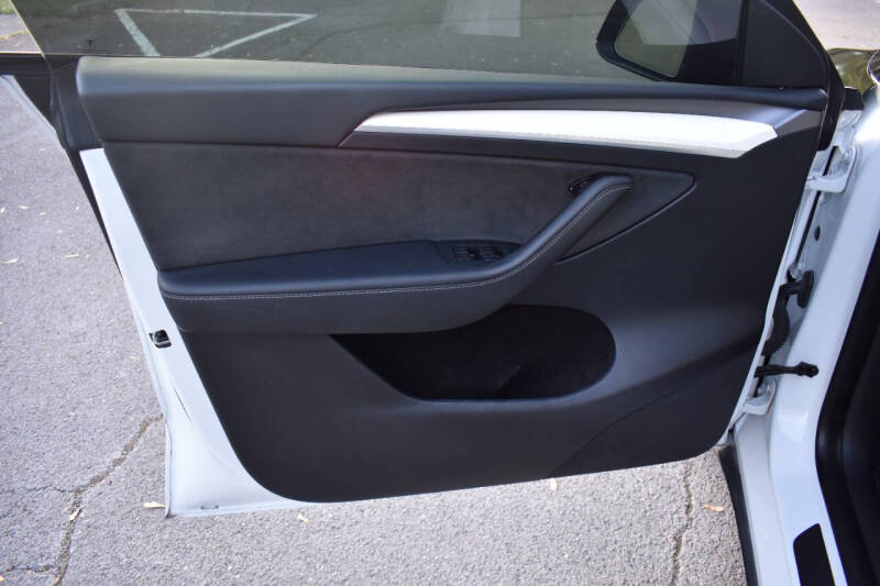 2023 Tesla Model Y Long Range - Photo 13