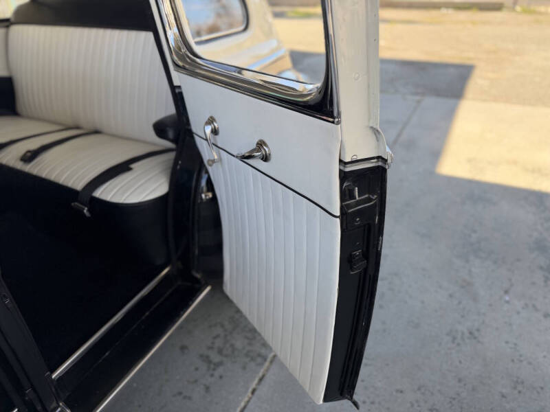 1948 Ford Super Deluxe