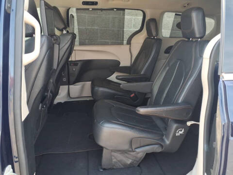 2017 Chrysler Pacifica Touring-L Plus