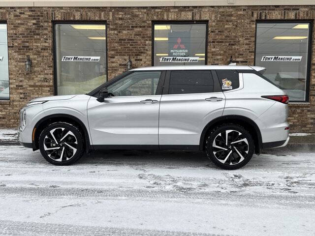 2022 Mitsubishi Outlander SE