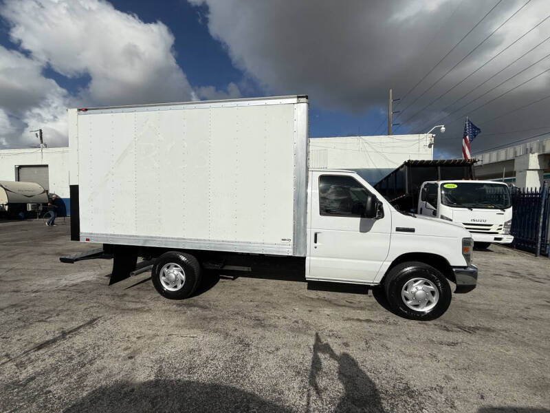 2017 Ford E-Series E-350 SD