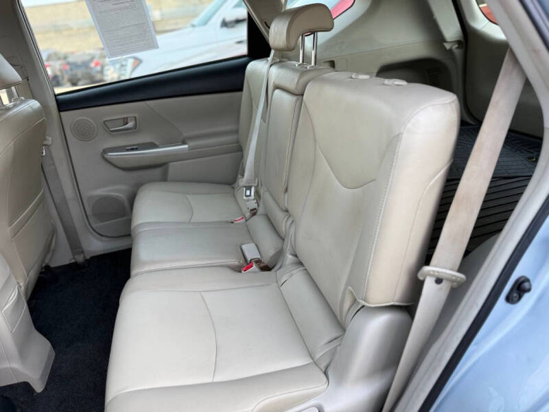 2014 Toyota Prius v Five