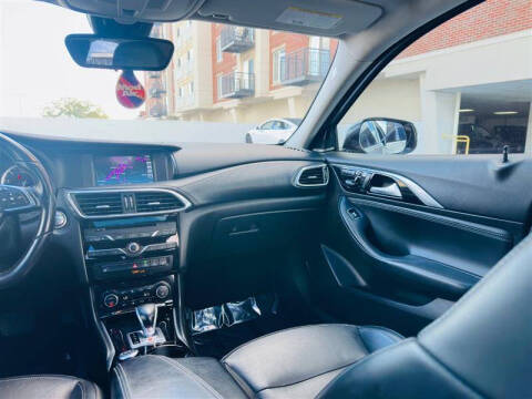 2017 Infiniti QX30 Premium