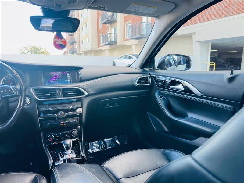 2017 Infiniti QX30 Premium