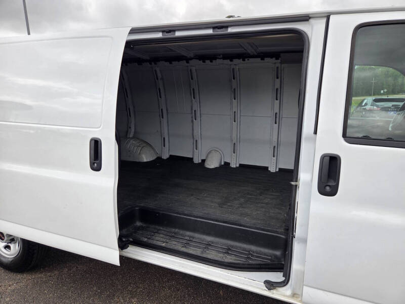 2023 GMC Savana 2500