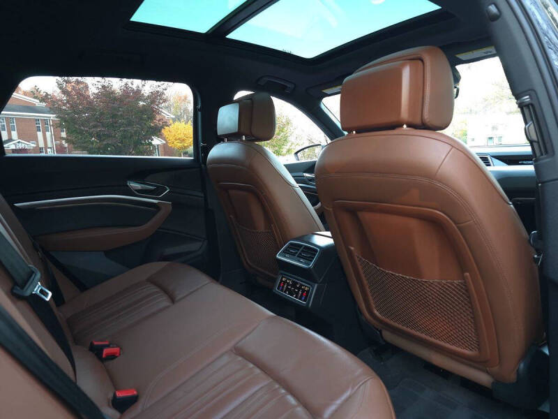 2024 Audi Q8 e-tron quattro Premium Plus