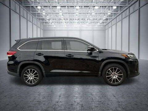 2017 Toyota Highlander SE